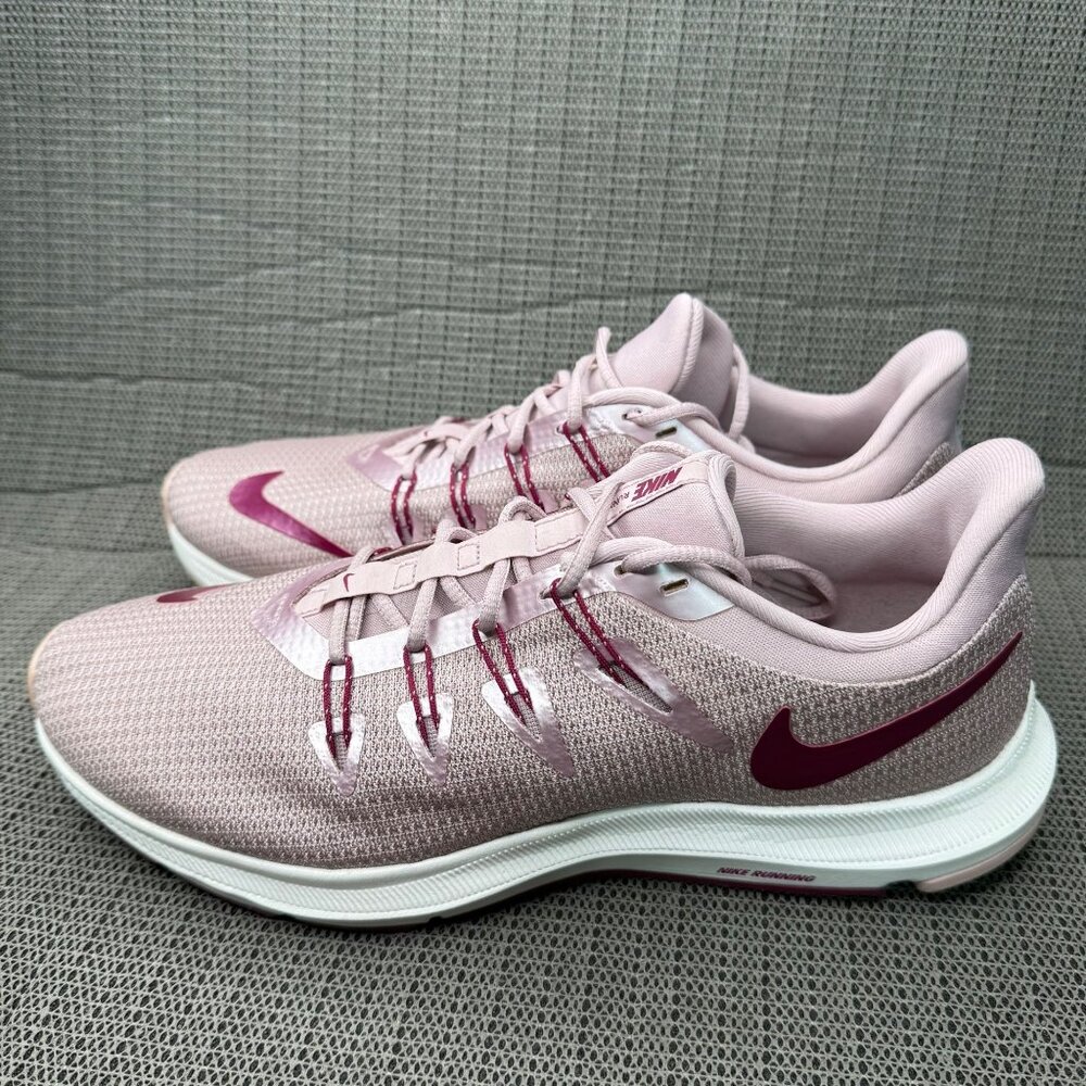 Nike Quest Womens Size 9.5 Purple/White Running Shoes Lightweight Breathable
